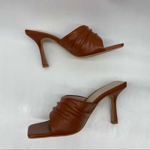 H Halston Luanda square toes heels in Tan vegan leather 
Size 7
New in box - Picture 4 of 7